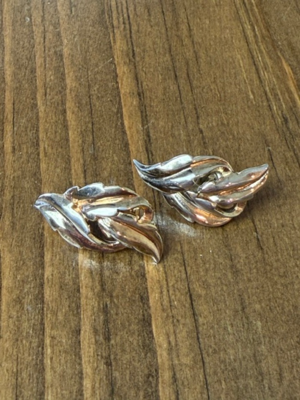 Elegant Vintage Trifari Gold Tone Leaf Clip Earrings Signed. 1960's
